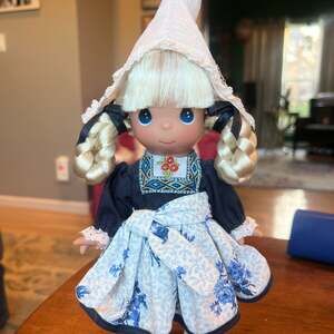 Precious Moments Children of the World Kari of Holland 9-inch Doll